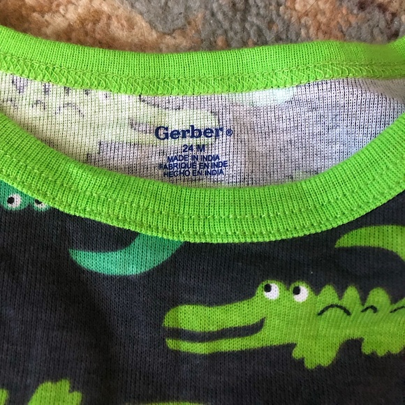 Gerber Alligator Onesie 🐊 - Picture 4 of 4